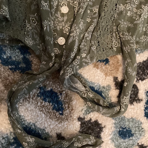 American Eagle Floral Button Up Tie Front Crop Top - Picture 3 of 4